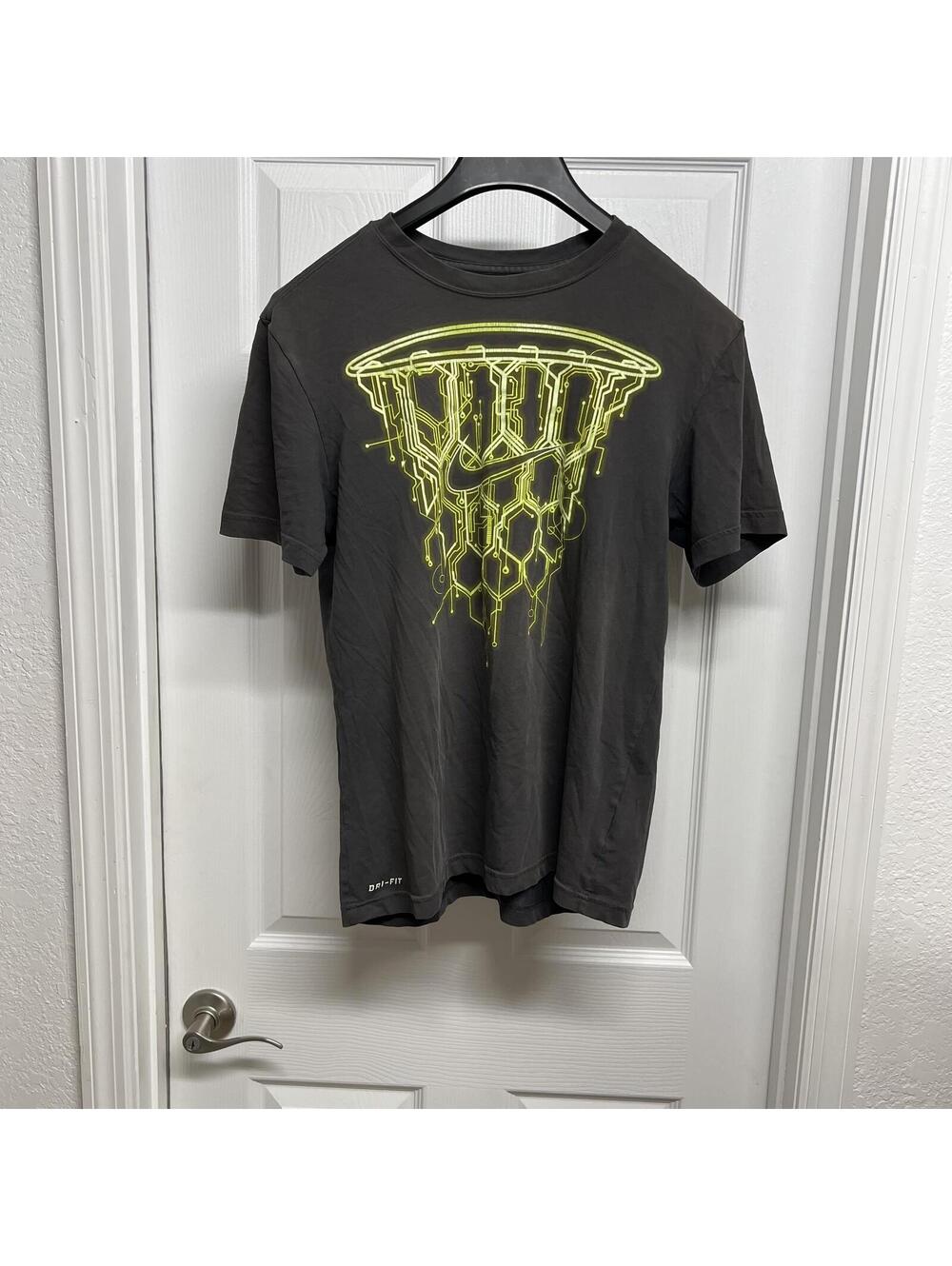 Nike Grey Basketball Hoop Graphic T-Shirt Sz. M Yellow Grey Neon Yellow